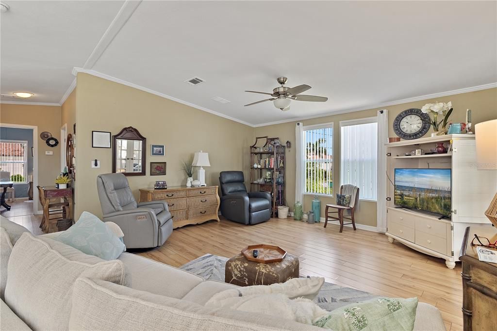 Active With Contract: $275,000 (2 beds, 2 baths, 1236 Square Feet)