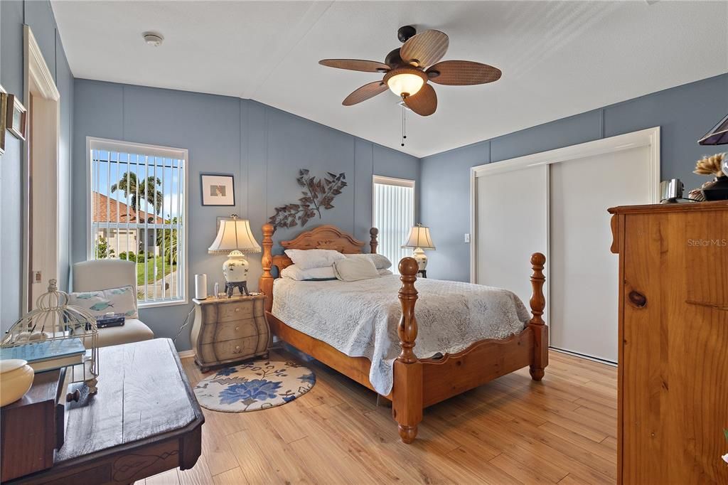 Active With Contract: $275,000 (2 beds, 2 baths, 1236 Square Feet)