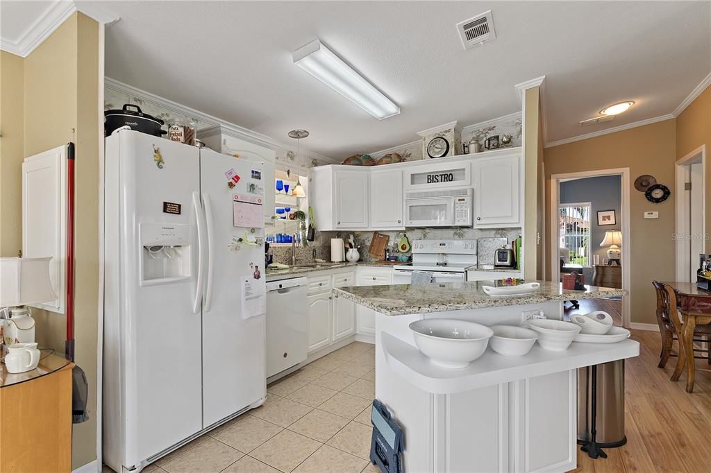 Active With Contract: $275,000 (2 beds, 2 baths, 1236 Square Feet)