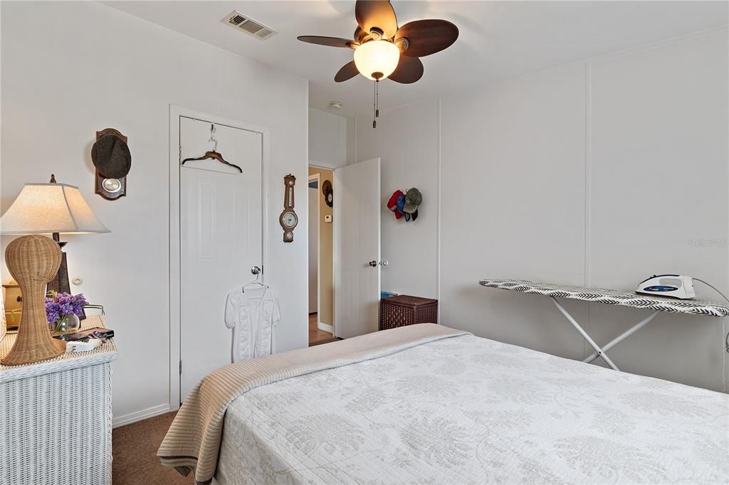 Active With Contract: $275,000 (2 beds, 2 baths, 1236 Square Feet)