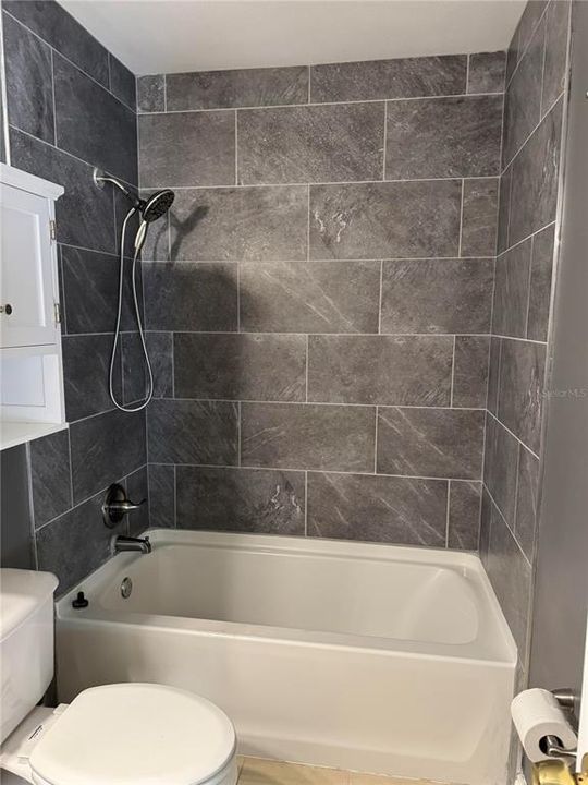 Activo con contrato: $3,550 (4 camas, 2 baños, 1975 Pies cuadrados)
