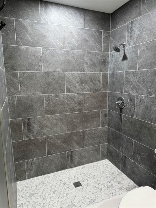 Activo con contrato: $3,550 (4 camas, 2 baños, 1975 Pies cuadrados)