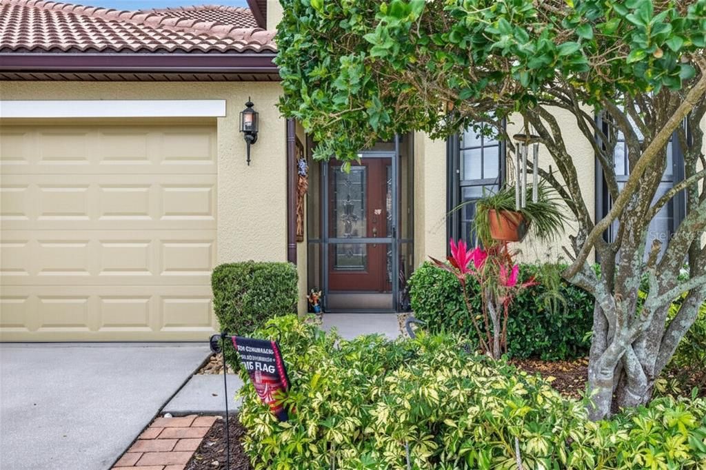 Active With Contract: $296,000 (2 beds, 2 baths, 1631 Square Feet)