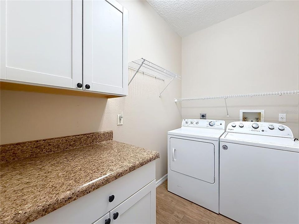 На продажу: $389,900 (3 спален, 2 ванн, 2063 Квадратных фут)