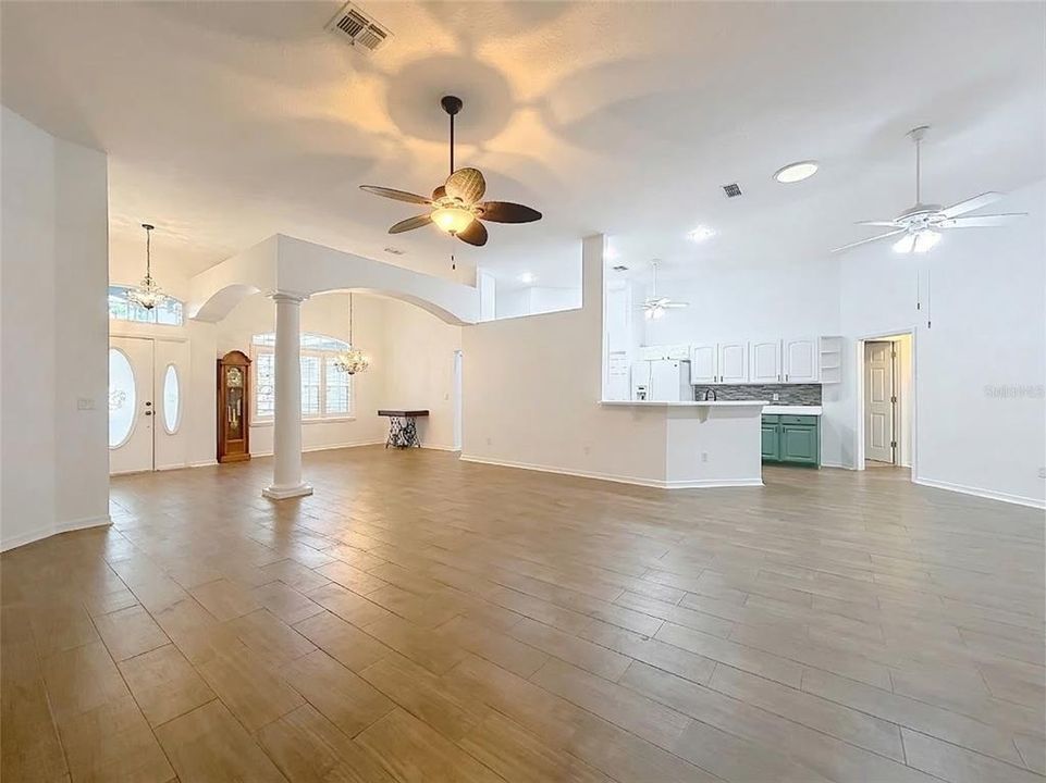 На продажу: $389,900 (3 спален, 2 ванн, 2063 Квадратных фут)