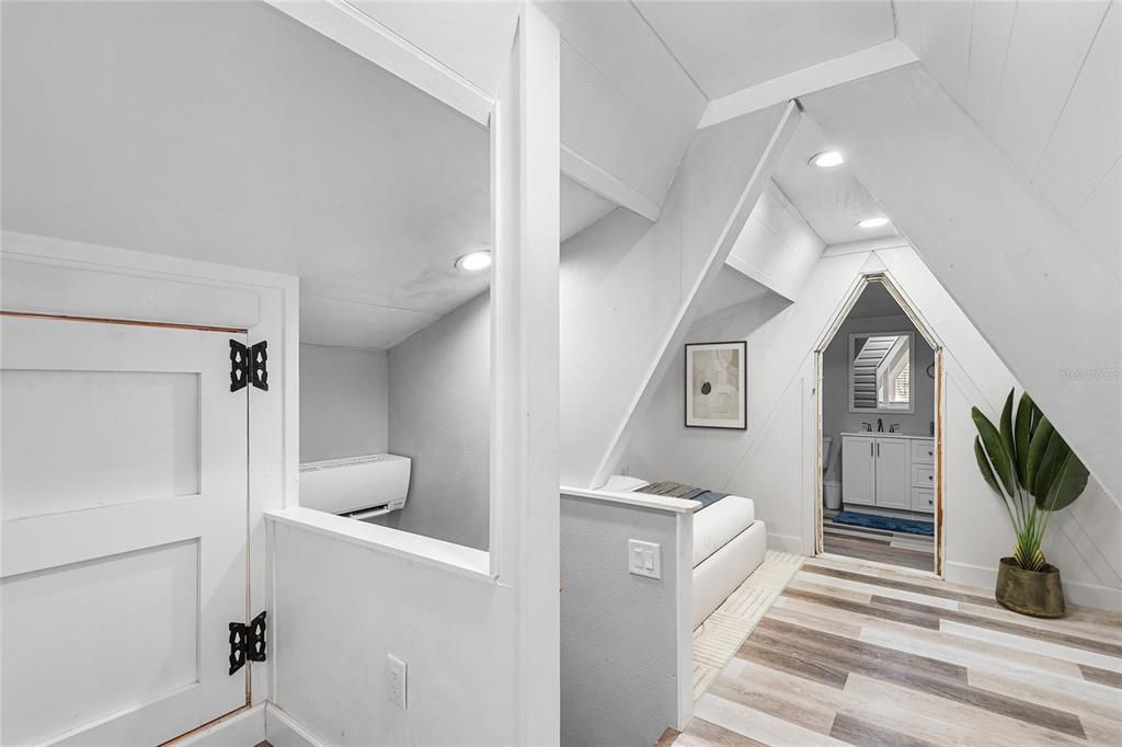 На продажу: $399,900 (2 спален, 1 ванн, 1405 Квадратных фут)