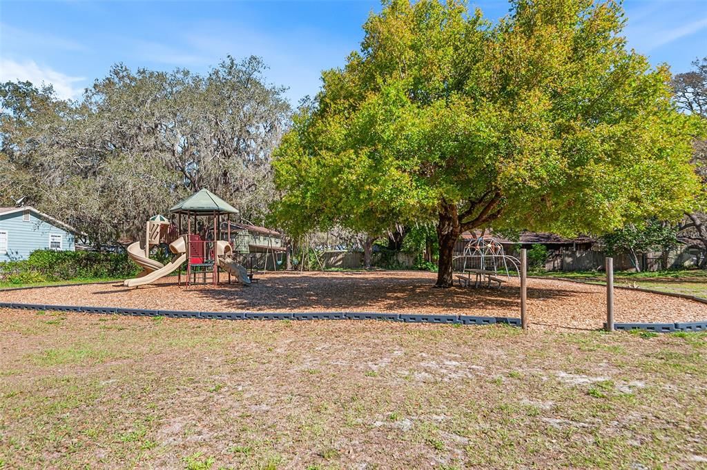 На продажу: $399,900 (2 спален, 1 ванн, 1405 Квадратных фут)