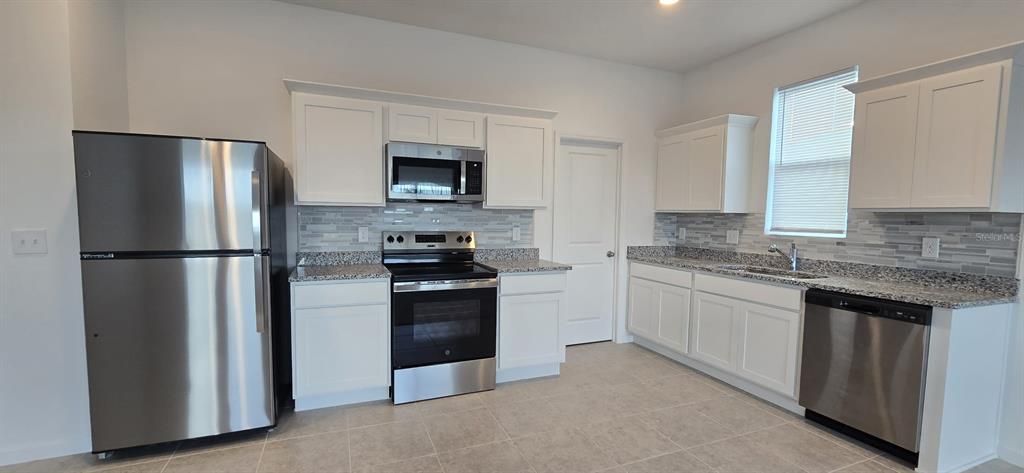 For Rent: $1,850 (3 beds, 2 baths, 1589 Square Feet)