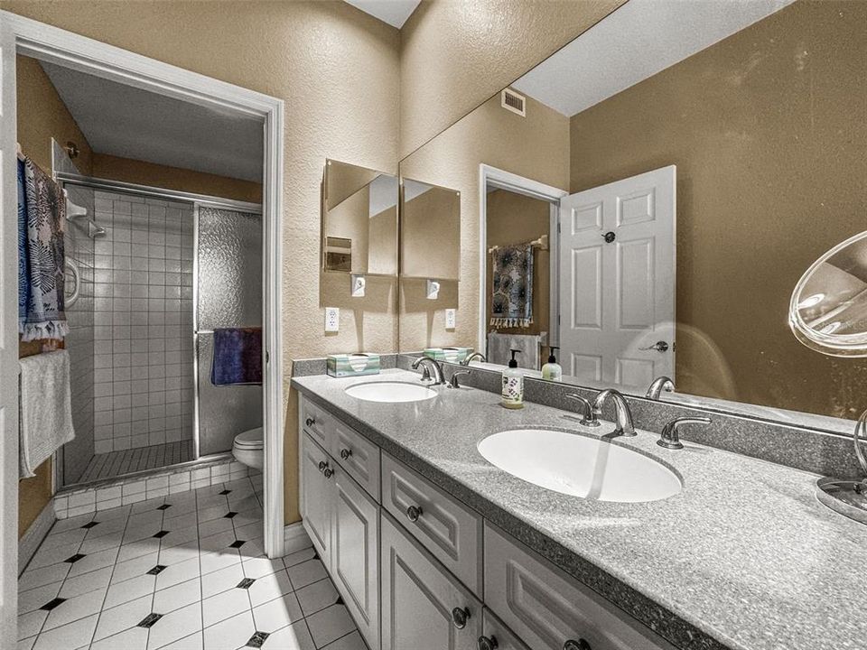 На продажу: $444,900 (2 спален, 2 ванн, 1385 Квадратных фут)