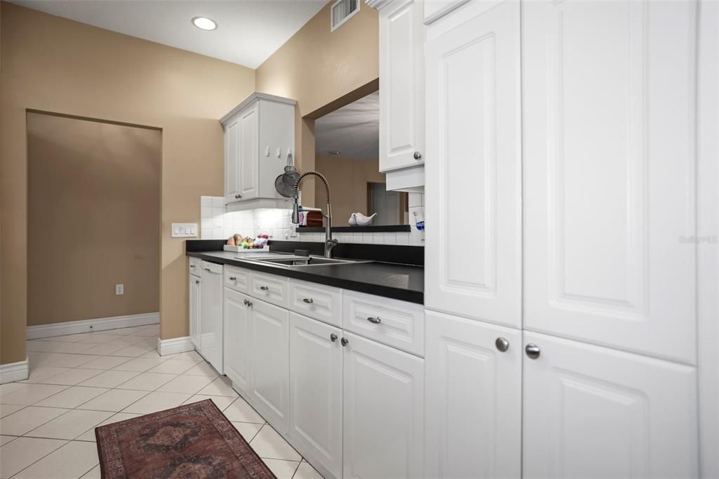 На продажу: $444,900 (2 спален, 2 ванн, 1385 Квадратных фут)