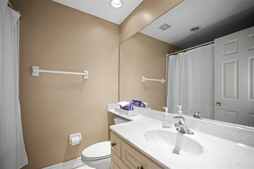 На продажу: $444,900 (2 спален, 2 ванн, 1385 Квадратных фут)