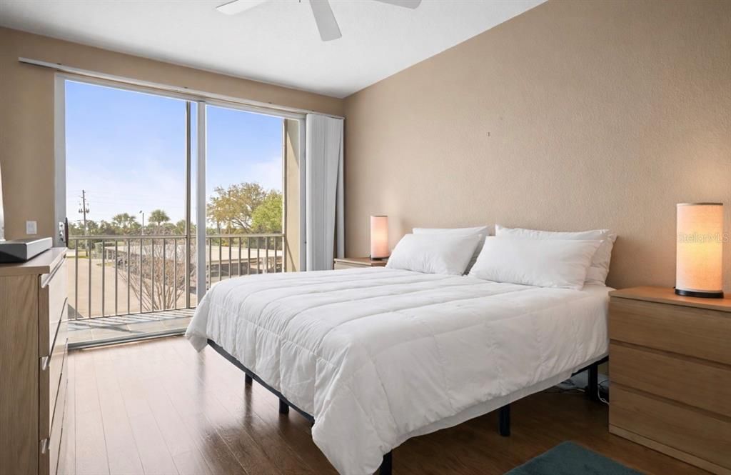 На продажу: $444,900 (2 спален, 2 ванн, 1385 Квадратных фут)