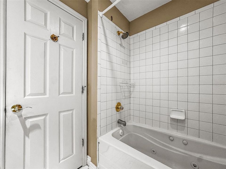 На продажу: $444,900 (2 спален, 2 ванн, 1385 Квадратных фут)