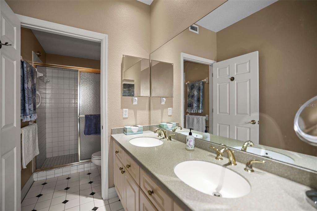 На продажу: $444,900 (2 спален, 2 ванн, 1385 Квадратных фут)