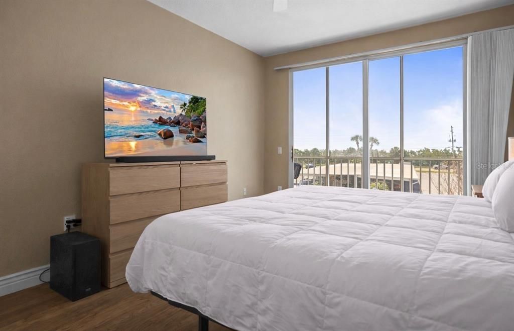 На продажу: $444,900 (2 спален, 2 ванн, 1385 Квадратных фут)