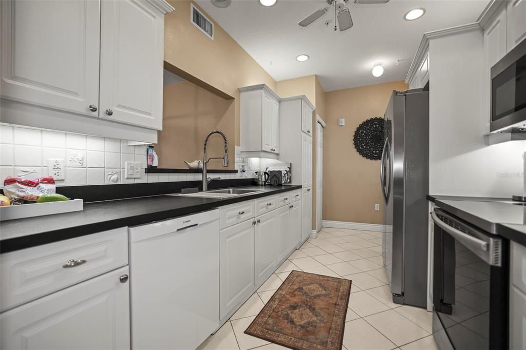 На продажу: $444,900 (2 спален, 2 ванн, 1385 Квадратных фут)