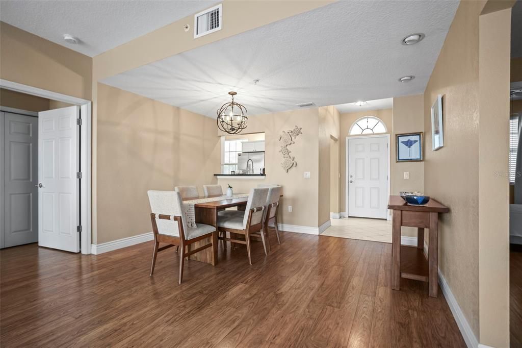 На продажу: $444,900 (2 спален, 2 ванн, 1385 Квадратных фут)