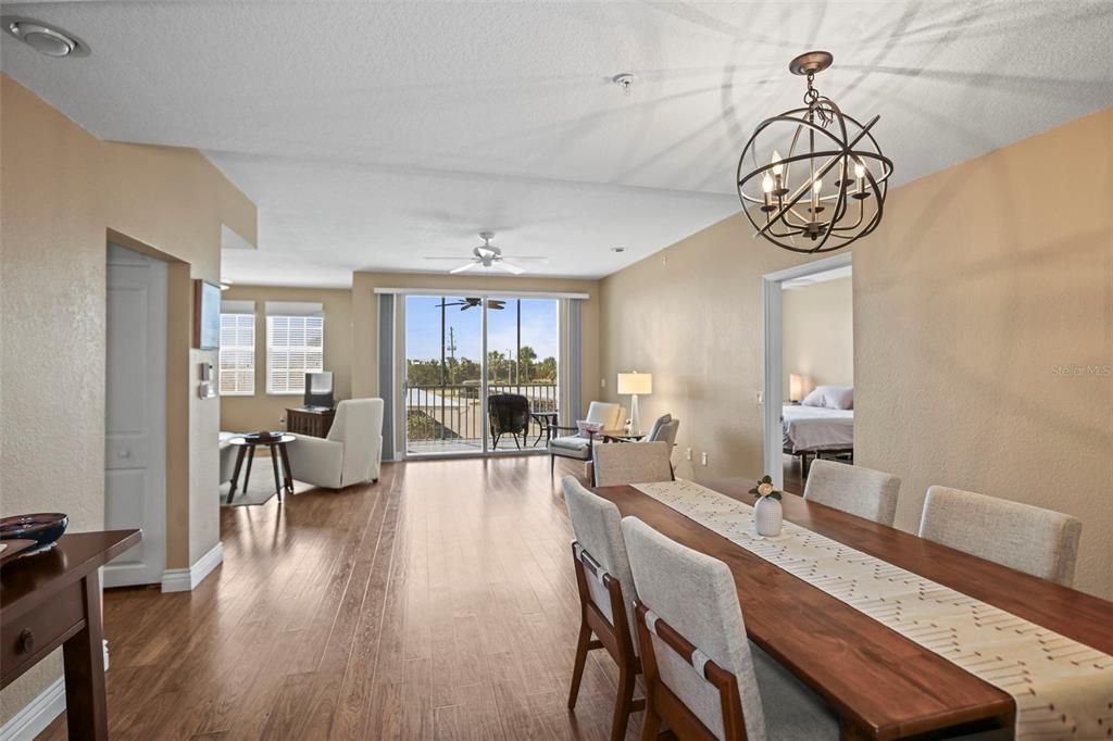 На продажу: $444,900 (2 спален, 2 ванн, 1385 Квадратных фут)