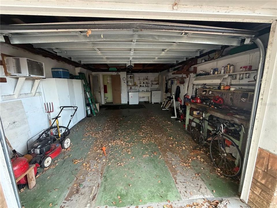Active With Contract: $140,000 (2 beds, 1 baths, 1128 Square Feet)