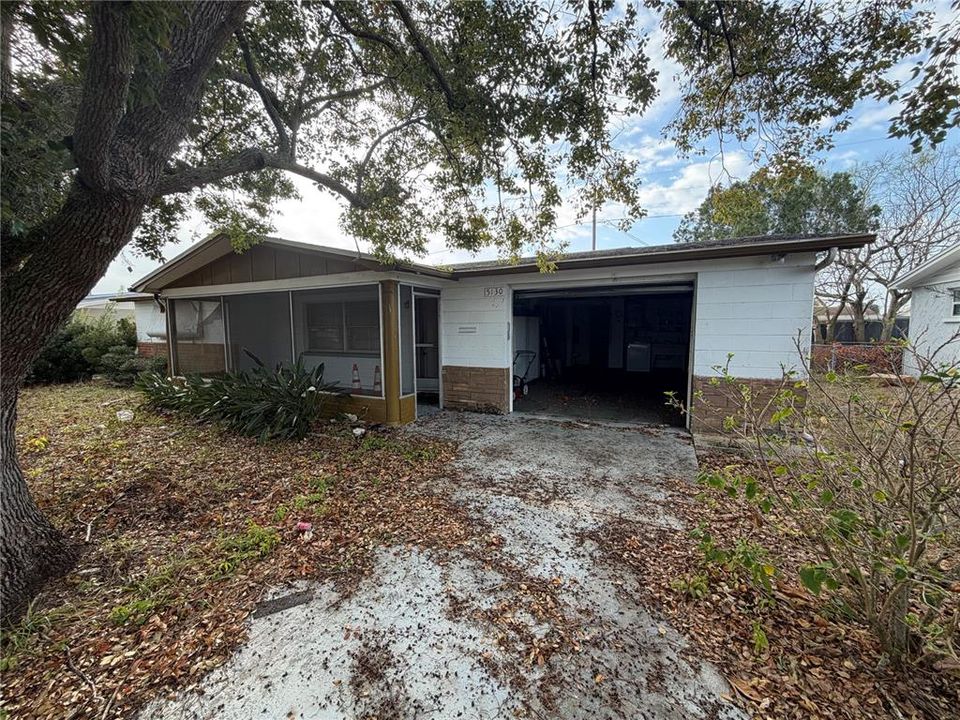 Active With Contract: $140,000 (2 beds, 1 baths, 1128 Square Feet)
