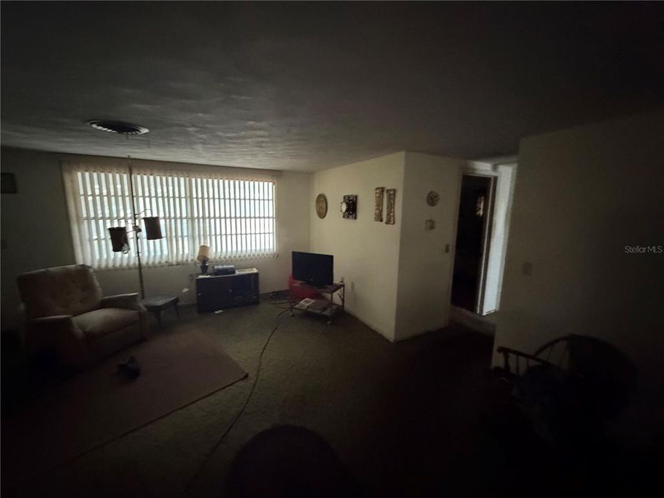 Active With Contract: $140,000 (2 beds, 1 baths, 1128 Square Feet)