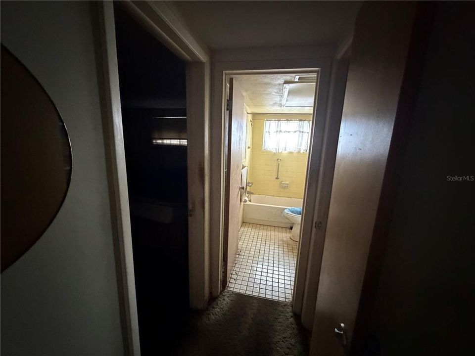 Active With Contract: $140,000 (2 beds, 1 baths, 1128 Square Feet)