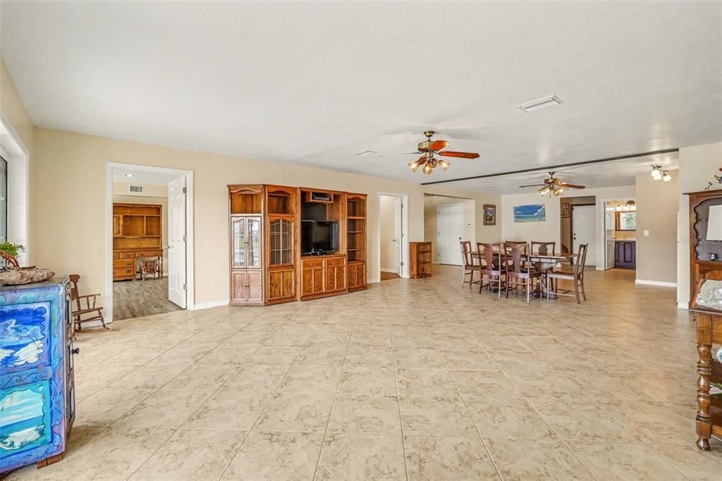 En Venta: $850,000 (5 camas, 3 baños, 3356 Pies cuadrados)