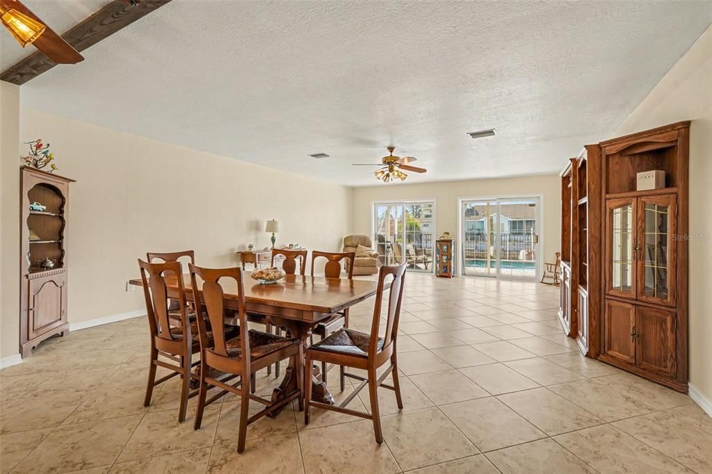 En Venta: $850,000 (5 camas, 3 baños, 3356 Pies cuadrados)
