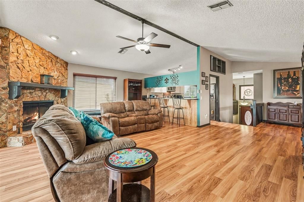 En Venta: $850,000 (5 camas, 3 baños, 3356 Pies cuadrados)