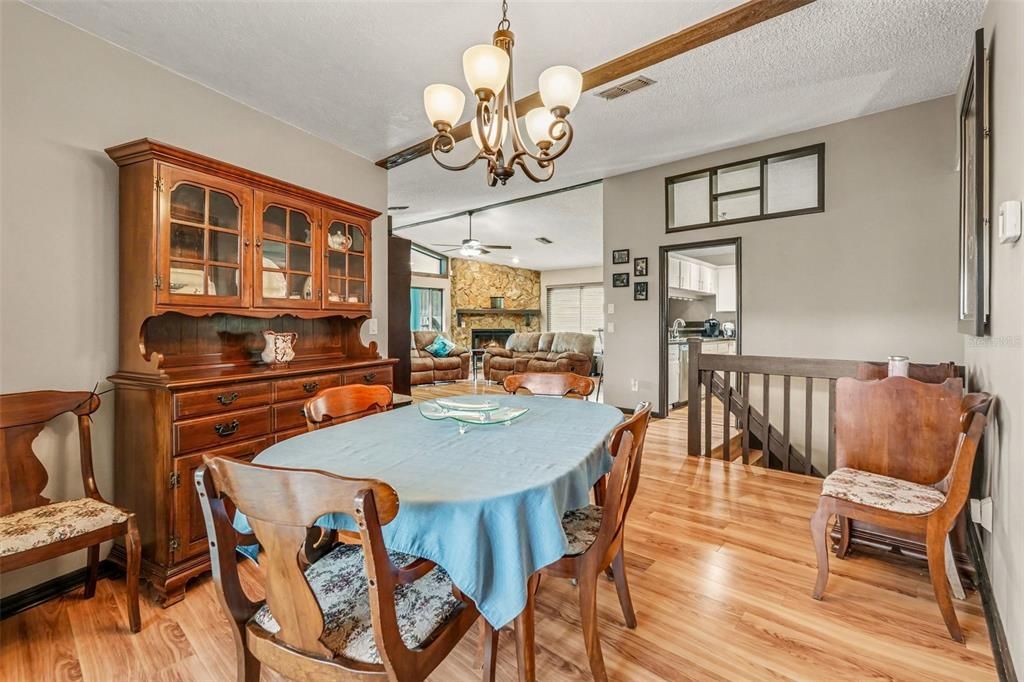 En Venta: $850,000 (5 camas, 3 baños, 3356 Pies cuadrados)