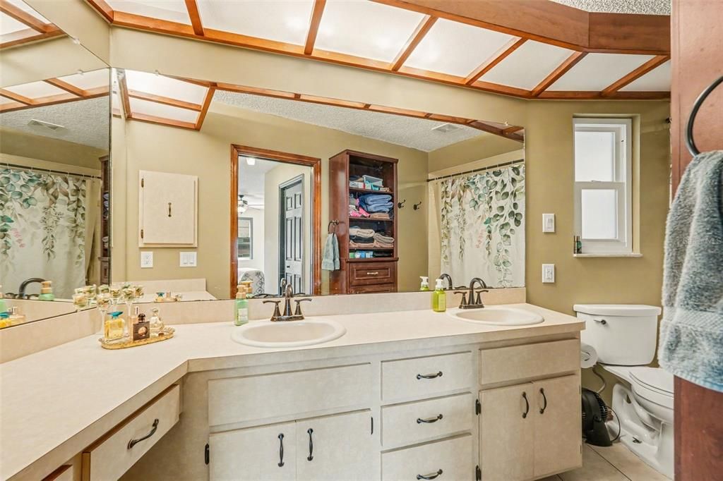 En Venta: $850,000 (5 camas, 3 baños, 3356 Pies cuadrados)