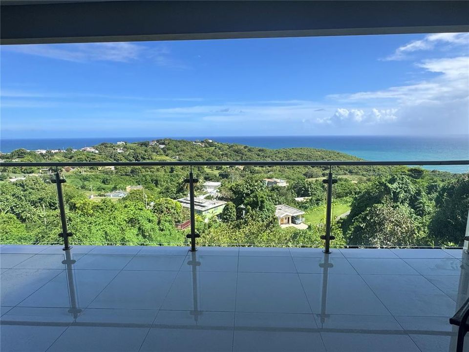 En Venta: $525,000 (3 camas, 3 baños, 2700 Pies cuadrados)