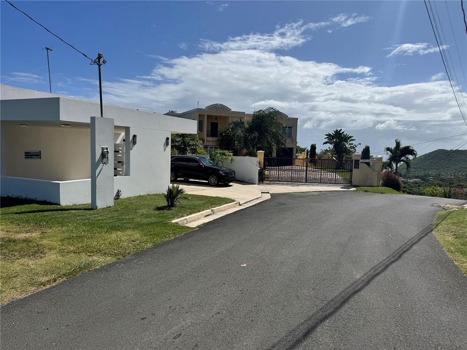 En Venta: $525,000 (3 camas, 3 baños, 2700 Pies cuadrados)