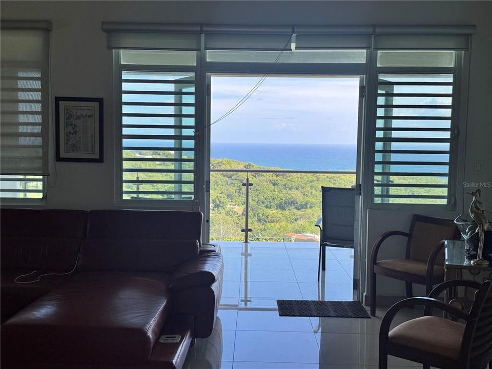 En Venta: $525,000 (3 camas, 3 baños, 2700 Pies cuadrados)
