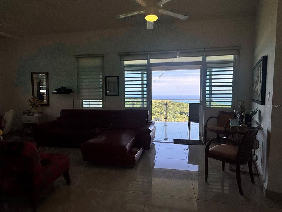 En Venta: $525,000 (3 camas, 3 baños, 2700 Pies cuadrados)