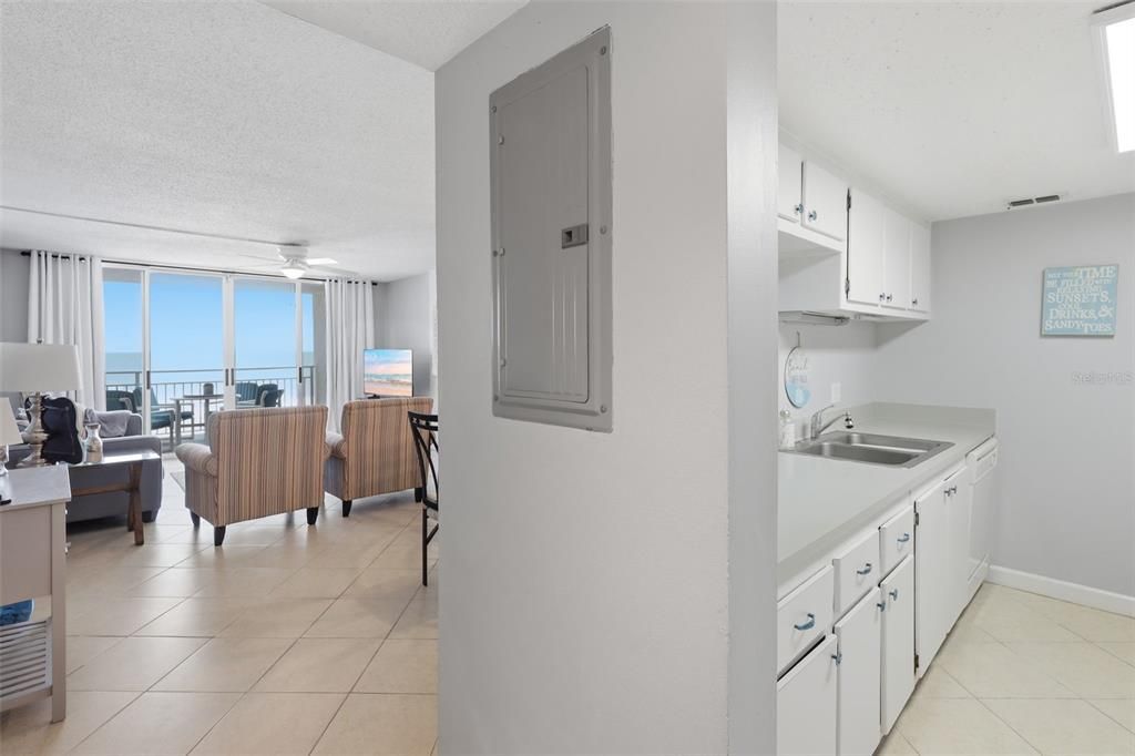 На продажу: $389,000 (2 спален, 2 ванн, 1200 Квадратных фут)