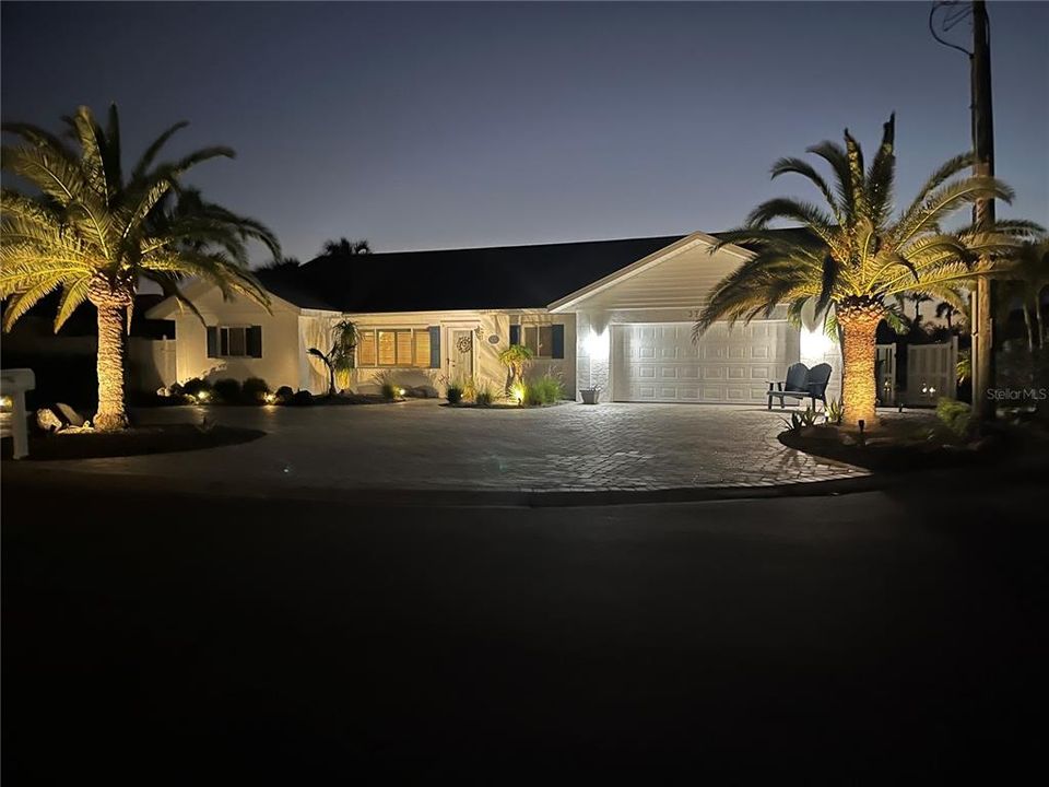 For Sale: $1,699,000 (4 beds, 3 baths, 2337 Square Feet)