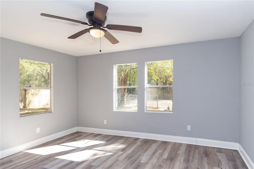 En Venta: $159,900 (3 camas, 2 baños, 1925 Pies cuadrados)