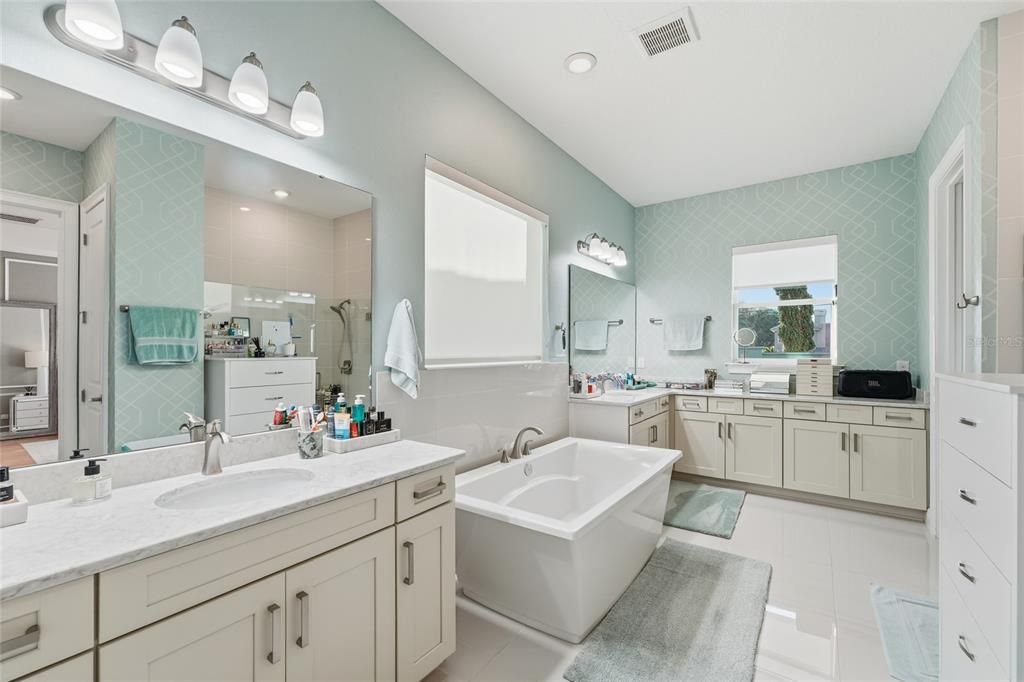 For Sale: $1,700,000 (7 beds, 6 baths, 5187 Square Feet)