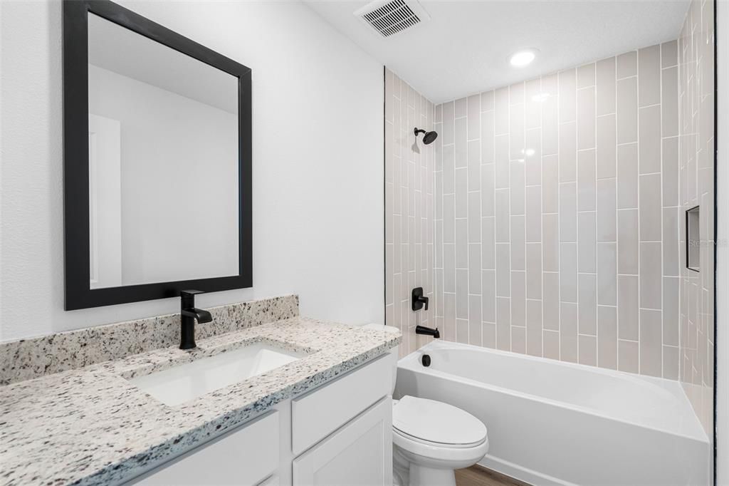 En Venta: $299,900 (3 camas, 2 baños, 1268 Pies cuadrados)