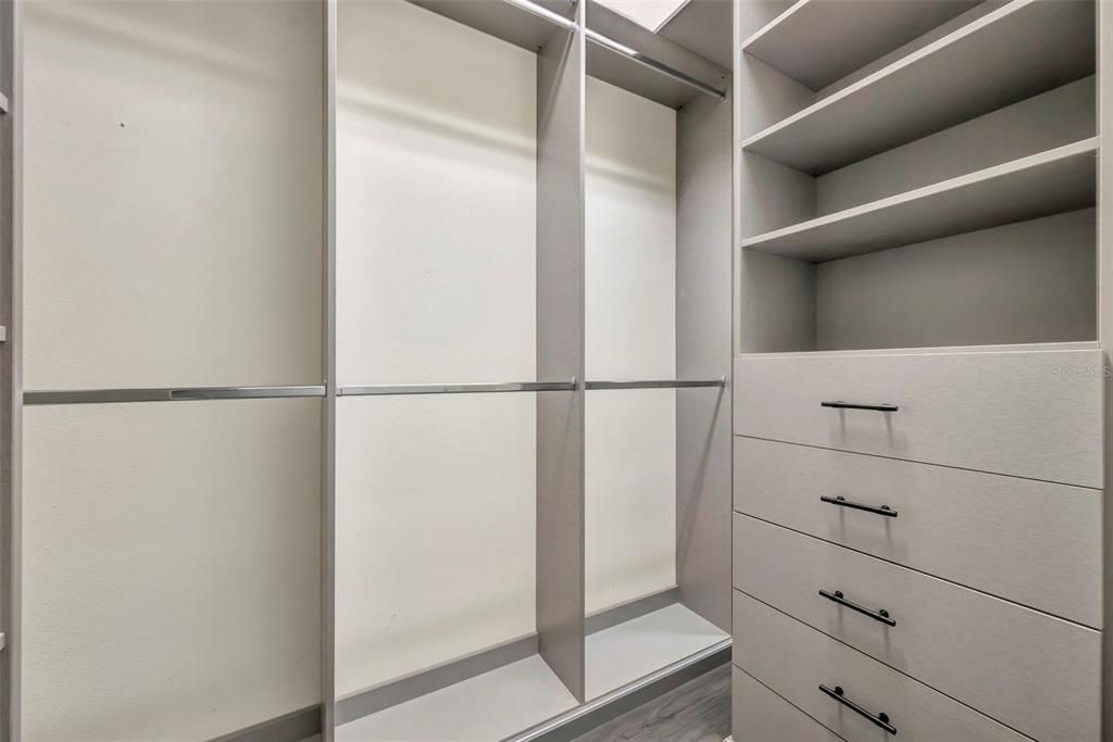 Activo con contrato: $1,250,000 (3 camas, 3 baños, 2661 Pies cuadrados)