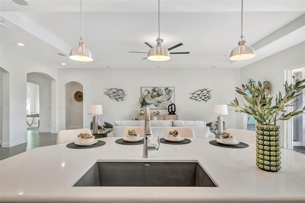 Activo con contrato: $1,250,000 (3 camas, 3 baños, 2661 Pies cuadrados)