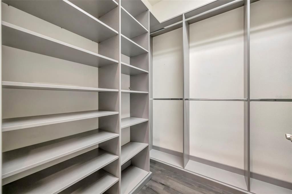 Activo con contrato: $1,250,000 (3 camas, 3 baños, 2661 Pies cuadrados)