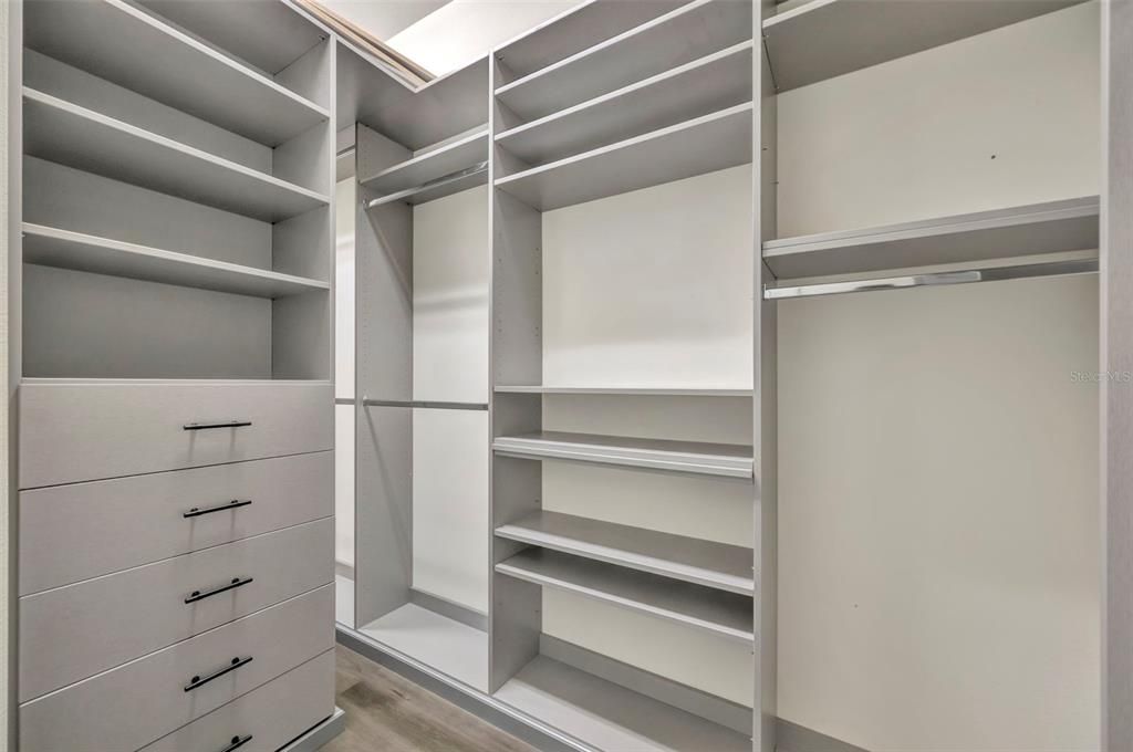 Activo con contrato: $1,250,000 (3 camas, 3 baños, 2661 Pies cuadrados)