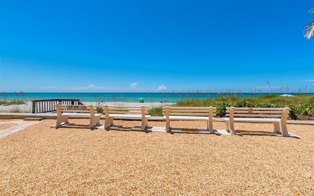 For Sale: $390,000 (2 beds, 2 baths, 1376 Square Feet)