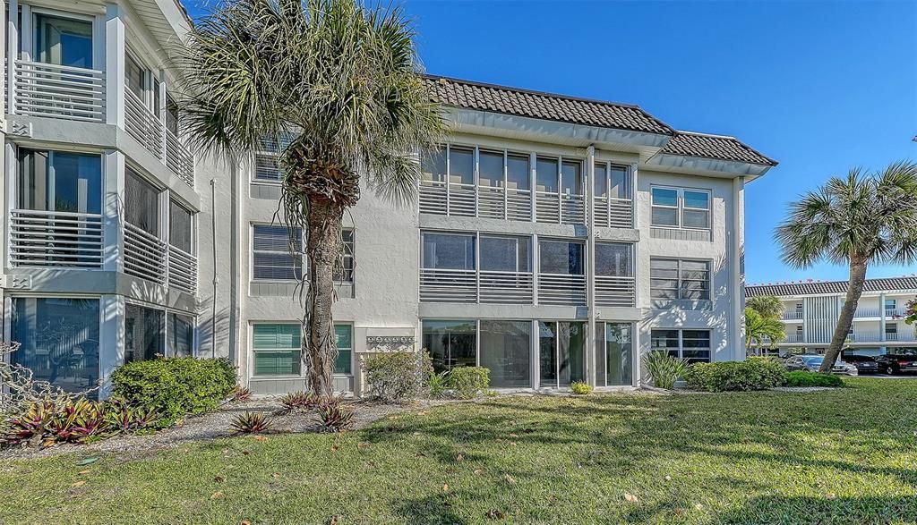 For Sale: $390,000 (2 beds, 2 baths, 1376 Square Feet)