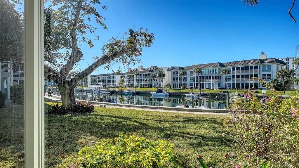 For Sale: $390,000 (2 beds, 2 baths, 1376 Square Feet)