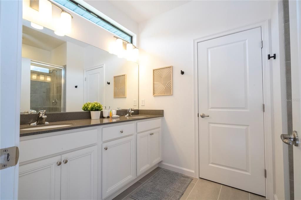 待售: $1,880,000 (9 贝兹, 9 浴室, 3943 平方英尺)