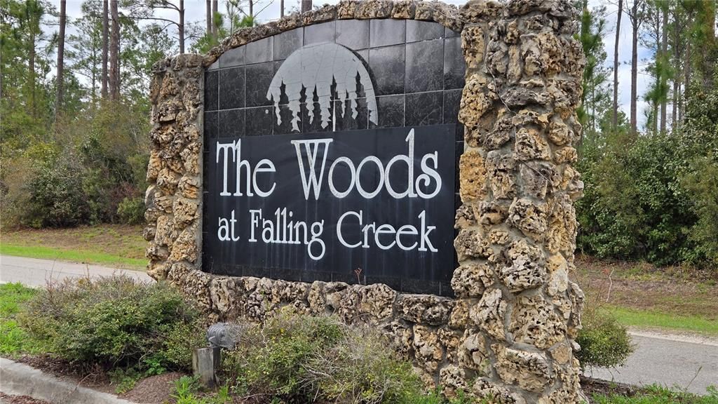 На продажу: $60,000 (2.16 acres)