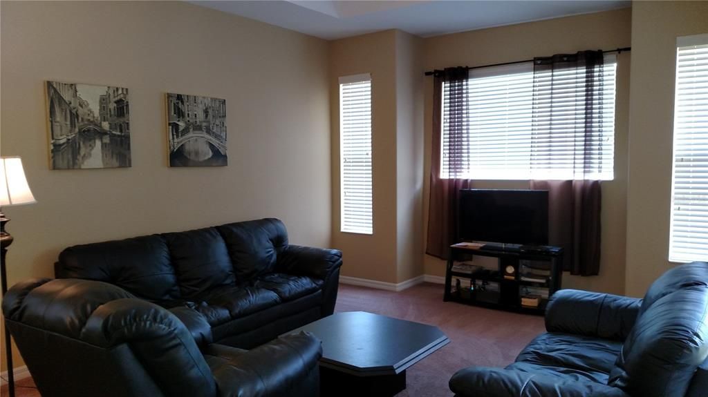 For Rent: $4,700 (3 beds, 2 baths, 1942 Square Feet)